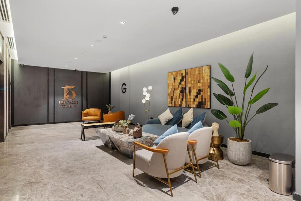 Waves - Elegant Retreat In Business Bay Apartment