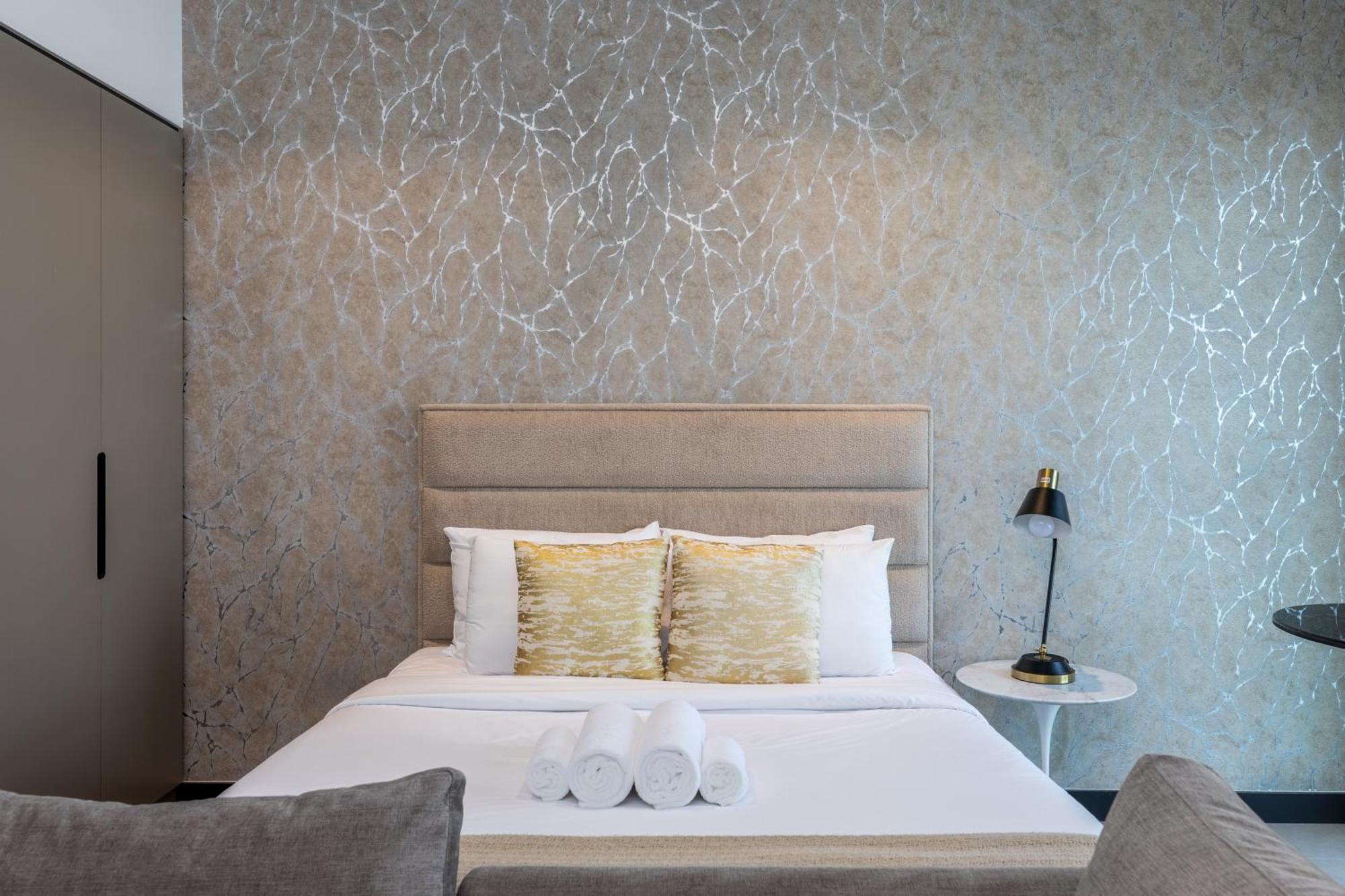 Apartment Waves - Elegant Retreat In Business Bay